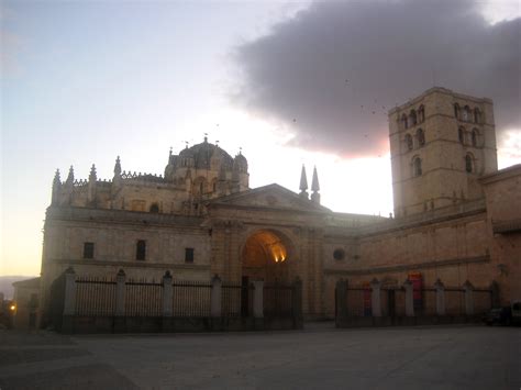 File:Catedral de Zamora  fachada principal .JPG ...