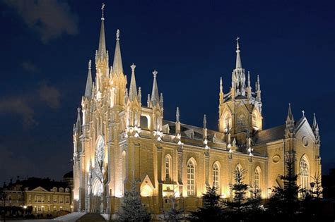 File:Catholic Cathedral Moscow Night.jpg