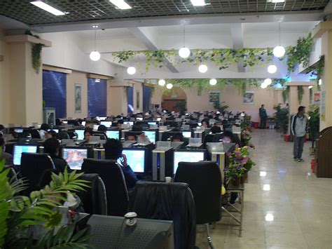 File:Chinesisches Internetcafe Lijiang.jpg   Wikimedia Commons