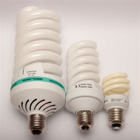 File:Compact fluorescent light bulbs 105W 36W 11W.jpg ...