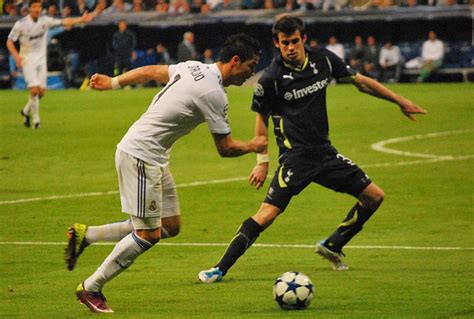 File:Cristiano Ronaldo Real Madrid Gareth Bale Tottenham ...