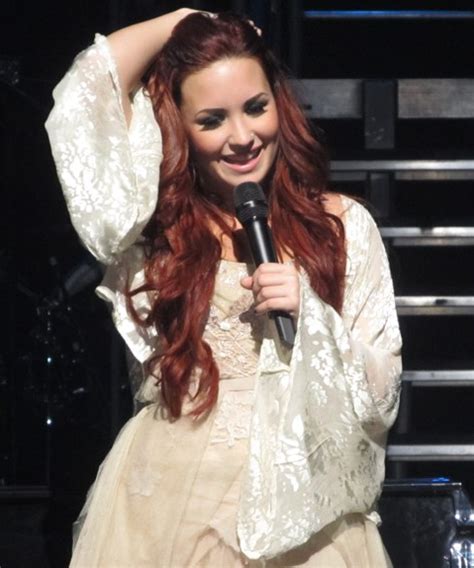 File:Demi Lovato Unbroken Tour 2011   3.jpg   Wikimedia ...