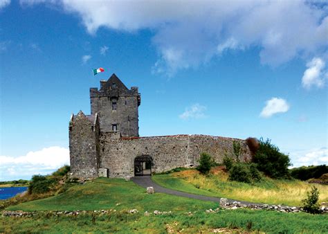 File:Dunguaire Castle, Galway, Ireland.png   Wikimedia Commons