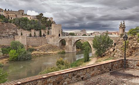 File:El Puente de Alcántara de Toledo  España.jpg ...