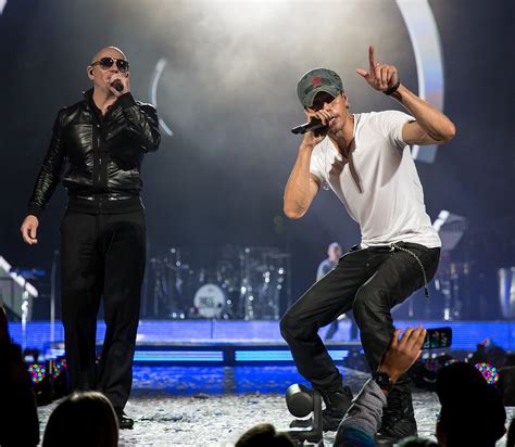 File:Enrique Iglesias and Pitbull 2015.jpg   Wikipedia