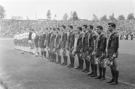 File:Europa cup 1961 Barcelona   Hamburg lineup.jpg ...