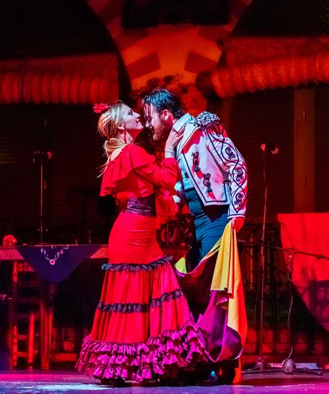 File:Flamenco en el Palacio Andaluz, Sevilla, España, 2015 ...
