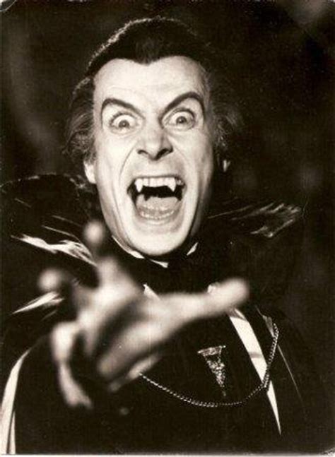 File:Gianni Lunadei interpretando al Conde Drácula.jpg ...