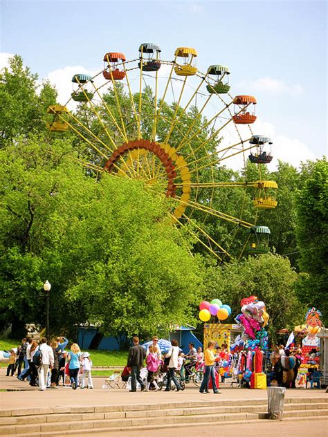 File:Gorky Park Moscow Ferris Wheel.jpg   Wikipedia