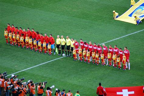 File:Himnos nacionales previos al España Suiza.jpg ...
