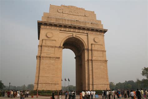 File:India Gate Delhi India10.JPG   Wikimedia Commons