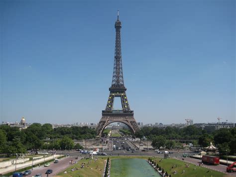 File:La Tour Eiffel vue depuis le Trocadéro, 1 Juillet ...