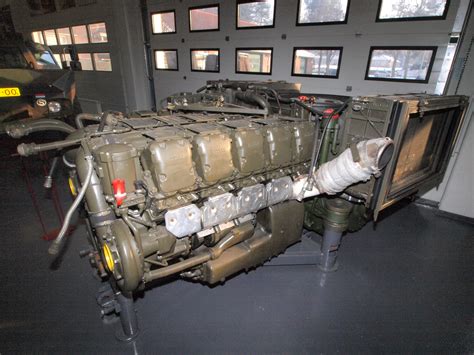File:Leopard 1 Power pack pic2.JPG   Wikimedia Commons