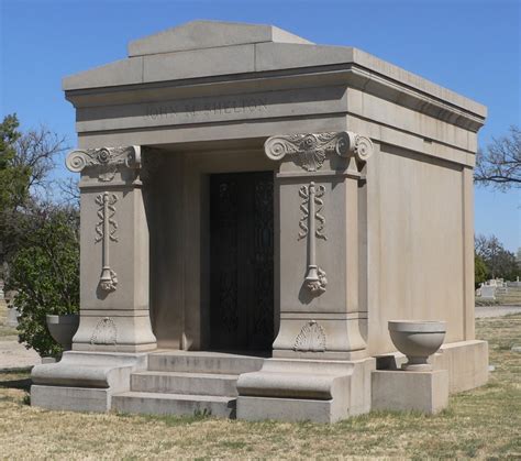 File:Llano Cemetery, Amarillo, Texas, Shelton mausoleum ...