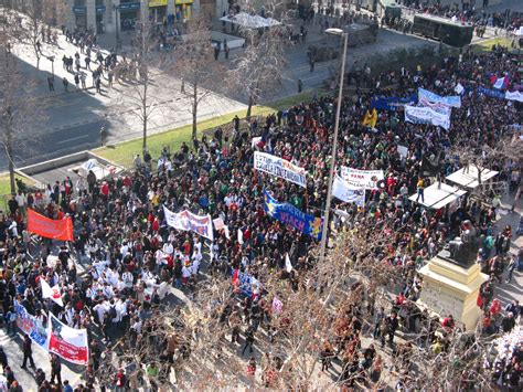 File:Marcha de estudiantes Chile.jpg   Wikimedia Commons