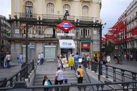File:Metro de Madrid   Sol 01.jpg   Wikimedia Commons