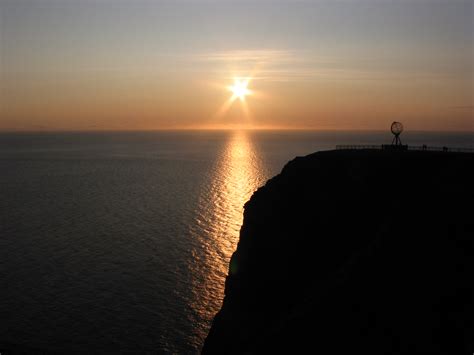 File:Midnight sun.jpg   Wikipedia