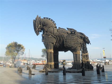 File:Modello Cavallo di Troia.JPG   Wikipedia