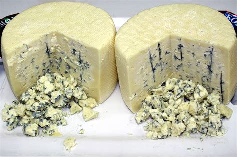 File:Montforte Blue Cheese.jpg   Wikimedia Commons