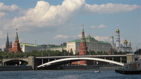 File:Moskova kremlin.jpg   Wikimedia Commons