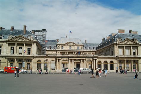 File:Palais Royal Paris.jpg   Wikimedia Commons