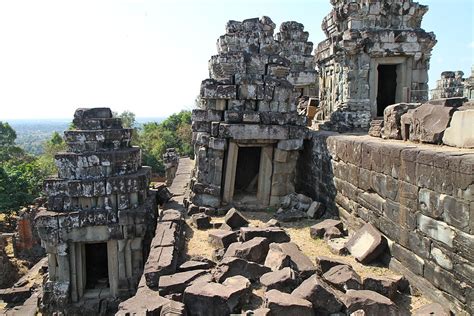 File:Phnom Bakheng Angkor Thom Cambodia.jpg   Wikimedia ...