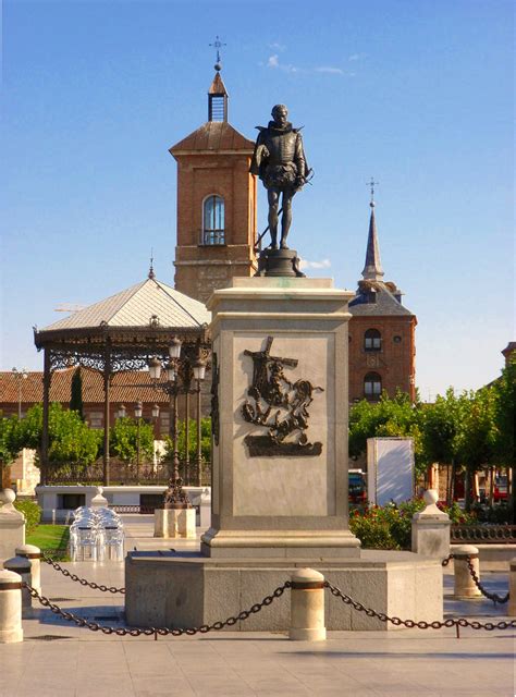 File:Plaza de Cervantes, Alcalá de Henares, España  10 ...