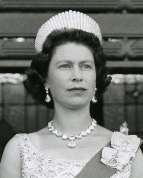 File:Queen Elizabeth II 1963.jpg   Wikimedia Commons