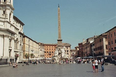 File:Roma piazza Navona 2011 08 07.jpg   Wikimedia Commons