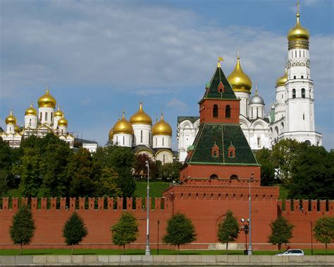 File:Taynitskaya Tower   Moscow Kremlin.jpg