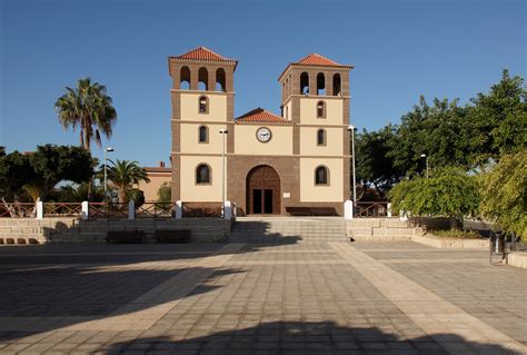 File:Tenerife Adeje church B.jpg   Wikimedia Commons
