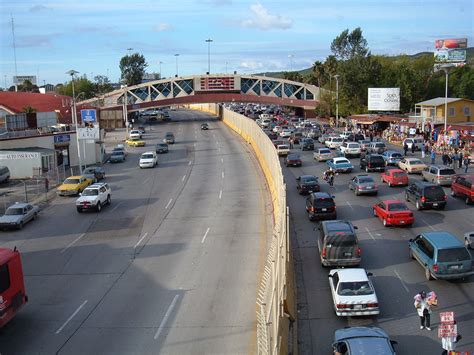 File:Tijuana San Ysidro border crossing.JPG   Wikimedia ...