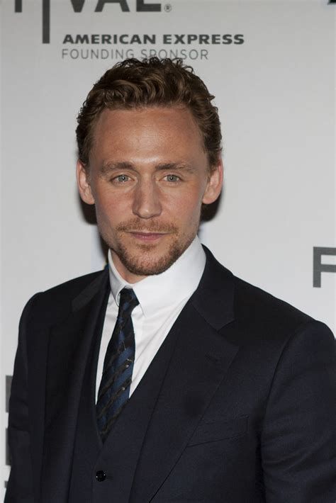 File:Tom Hiddleston  Avengers Red Carpet .jpg   Wikimedia ...