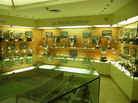 File:Trophies FCBarcelona museum.jpg   Wikimedia Commons