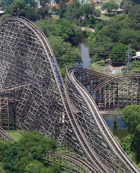 File:Wooden roller coaster txgi.jpg   Wikipedia
