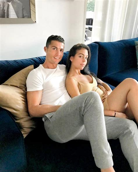 Finally! Cristiano Ronaldo makes his relationship with ...