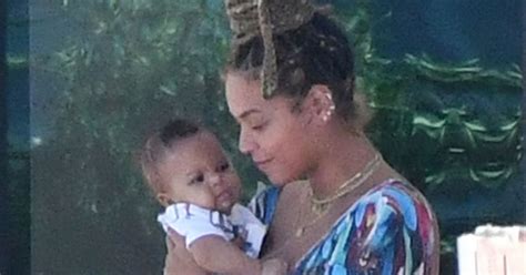 First glimpse of Beyoncé s adorable twins Sir and Rumi ...