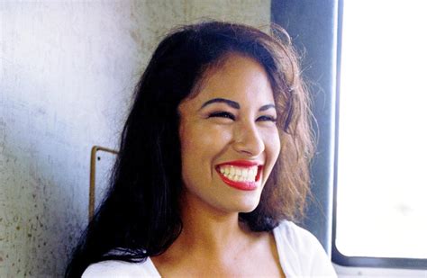 Five Selena Quintanilla Memorabilia Items For Your Como La ...