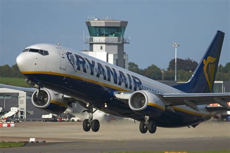 FLIGHT SALE EXTENDED: Ryanair slash prices on 500,000 ...
