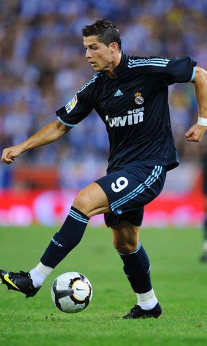 Football Skills | Cryuff Trun | Ronaldo Chop | Zidane ...