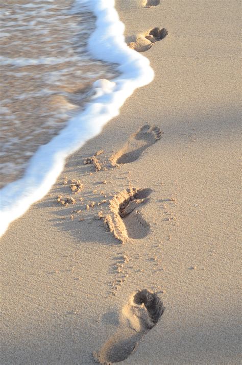 Footprints in the sand | Summertime | Pinterest | Paisajes ...