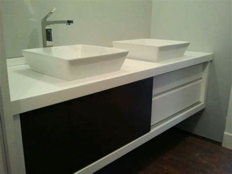 Foto: Mueble de Baño Lacado en Blanco y Negro de ...