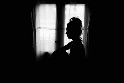 Fotografía: Retrato siluetas en blanco y negro al despertar
