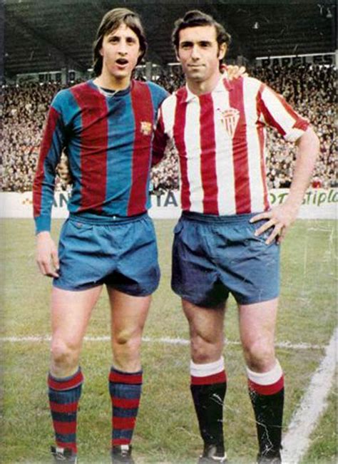 Fotos antiguas de fútbol   Cruyff y Quini en El Molinón ...