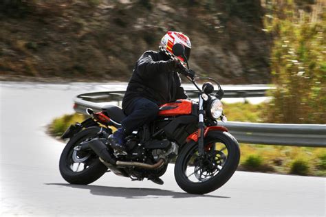 Fotos de 9 motos retro baratas para el A2   formulamoto.es