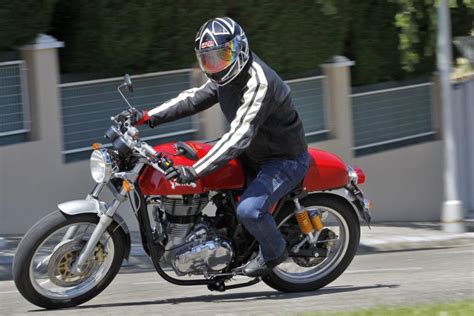 Fotos de 9 motos retro baratas para el A2   formulamoto.es