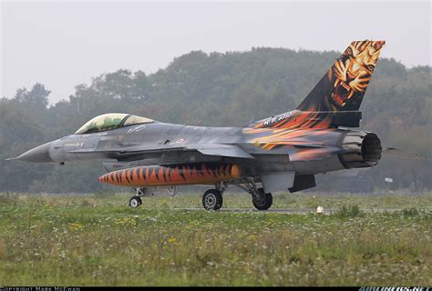 fotos de aviones de combate decorados   Taringa!