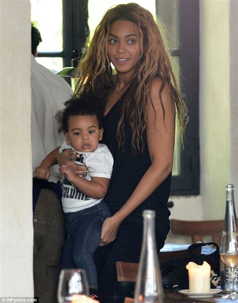 Fotos de Beyonce con su hija Blue   A quien se parece la ...