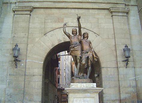 Fotos de Lleida: Arco del Puente, monumento a Indíbil y ...