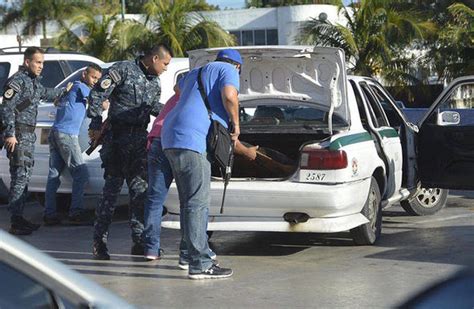 Four killed as  gangsters  shooting Mexican government ...